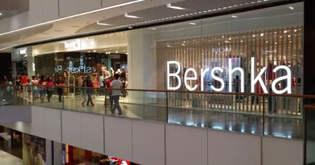 Куда дальше? Это платье Bershka за 20 евро - наша последняя вещь, необходимая для путешествий