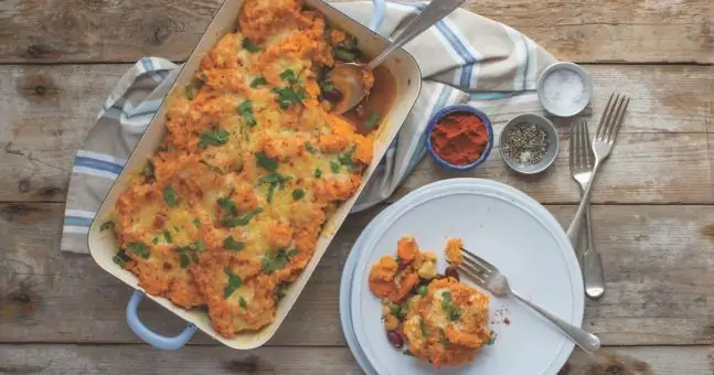 Наслаждайтесь вкусом свежего воздуха, даже если вы застряли дома, с этим рецептом мексиканского пирога со сладким картофелем от серфера Финна Ни Фхаолаина