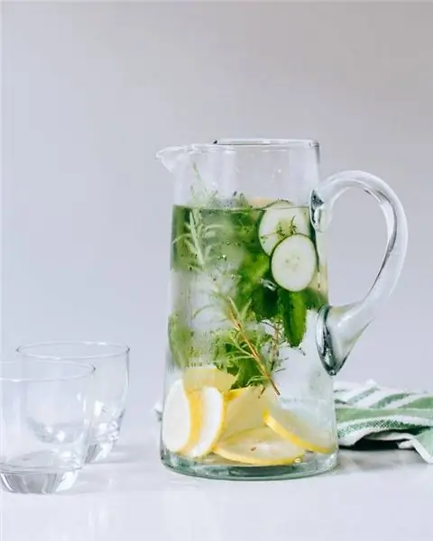 вода