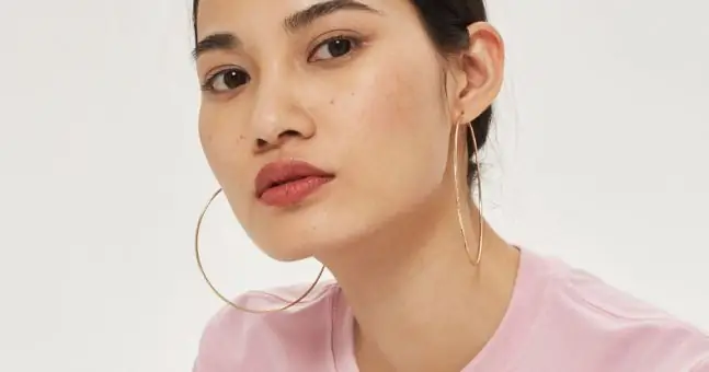 Topshop раскритиковали за продажу «веганской» футболки с невеганским рецептом на этикетке