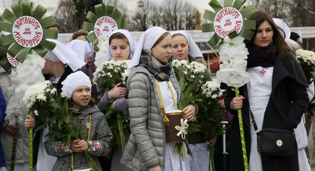 Благотворительный праздник против СПИДа объединяет множество моделей