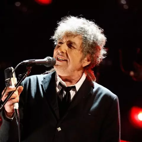 Боб Дилан награжден премией принца Астурийского за искусство