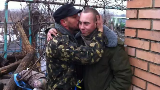 Эмоциональная встреча Давида, приемного сына Мадонны, с его биологическим отцом