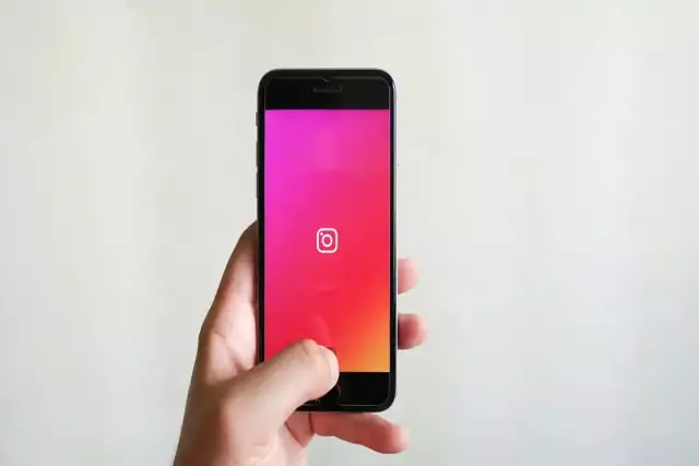 Использование Facebook или YouTube в офисе повышает производительность сотрудников