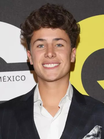 JuanPa Zurita, у нас есть сюрприз от твоих братьев для тебя
