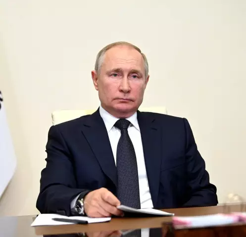 Президент Путин «копирует» Саркози и приносит революцию во дворец