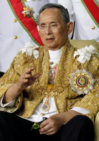 Bhumibol Adulyadej: любимому королю исполняется 75 лет с королевой Сирикит