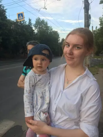 Лорена Ван Хеерде и Хелен Линдес общаются с пользователями Интернета на сайте. Примите участие