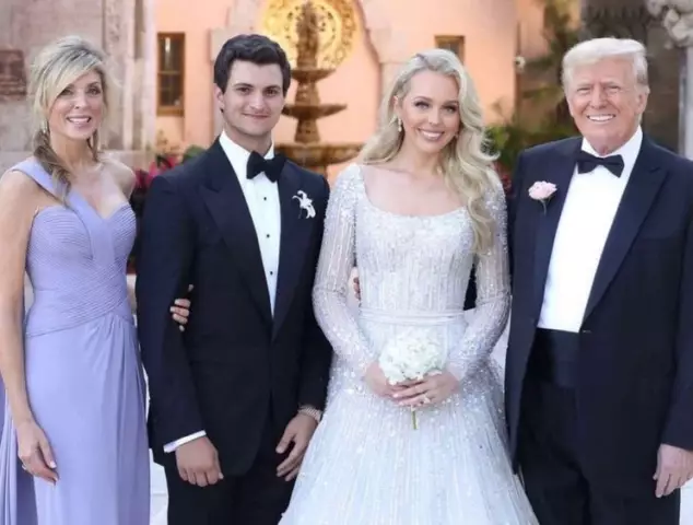 Марла Мэйплс, бывшая жена Дональда Трампа, позирует со своим парнем, на пятнадцать лет моложе ее