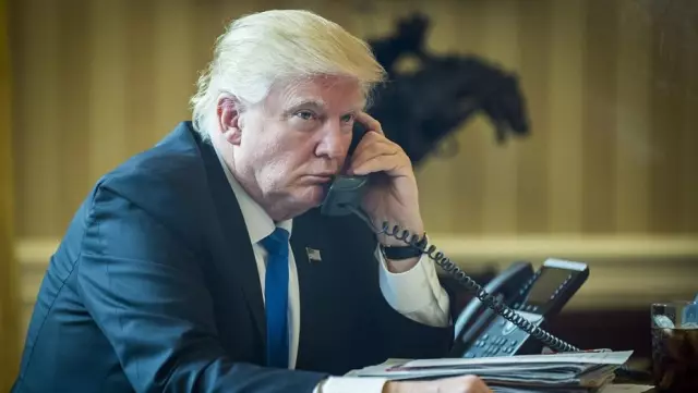 Дональд Трамп и его жена, родители ребенка